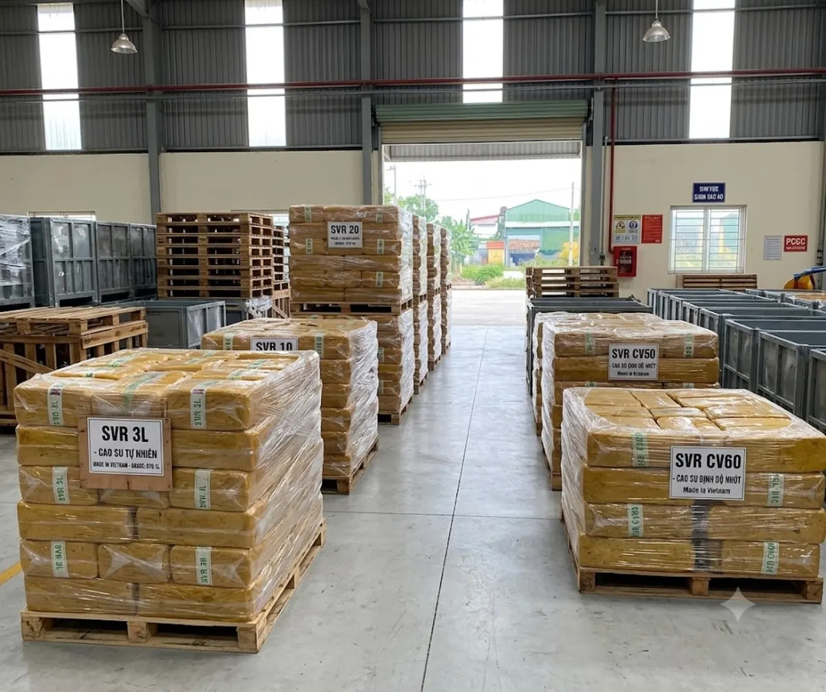 Palletised SVR block rubber bales